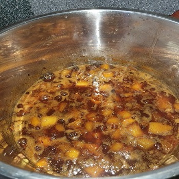 Rhondas Spicy Mango Chutney